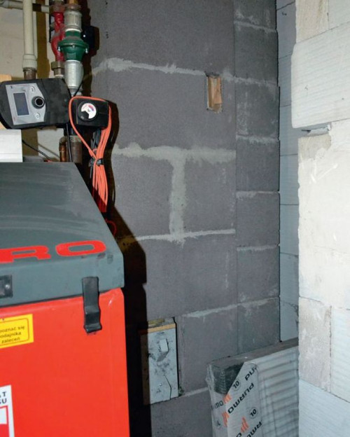 Fragment systemowego komina w kotłowni z wyczystką