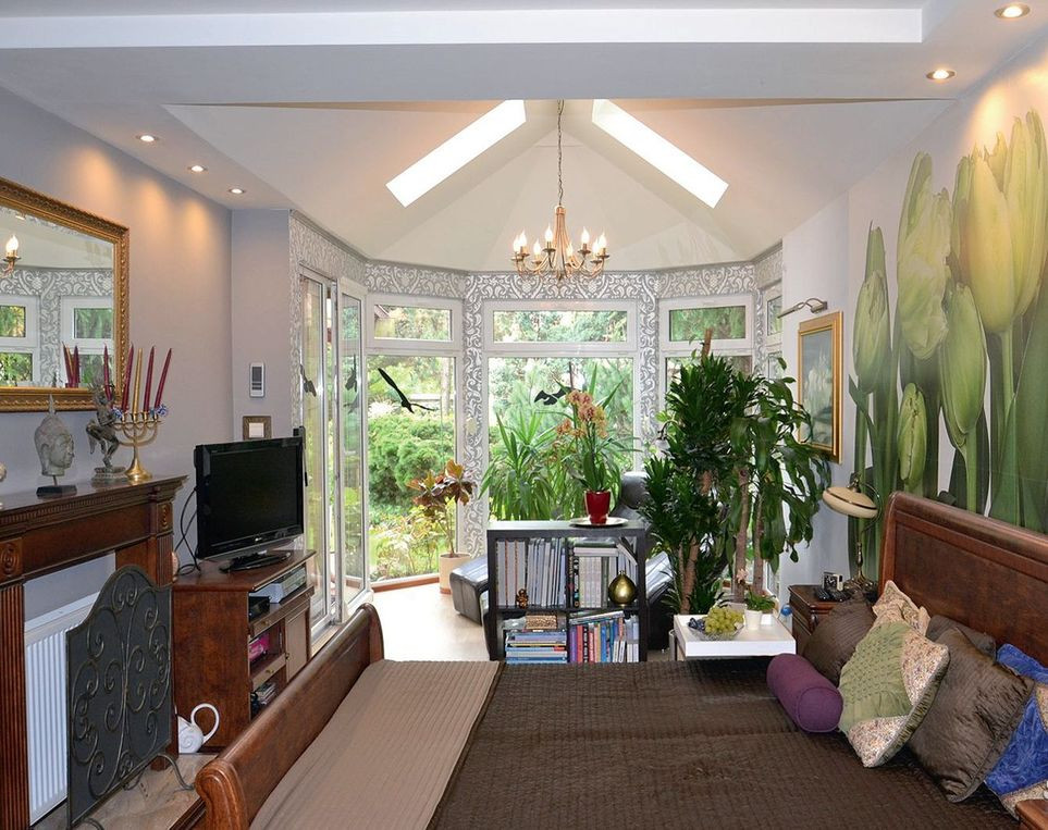 Sypialnia z oknami dachowymi