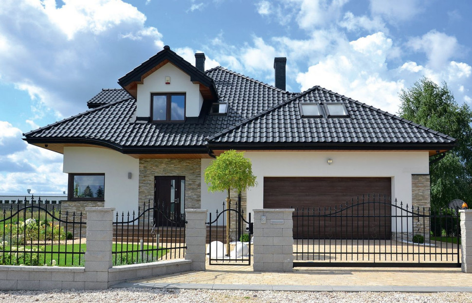 Dom o przeszklonych narożnikach