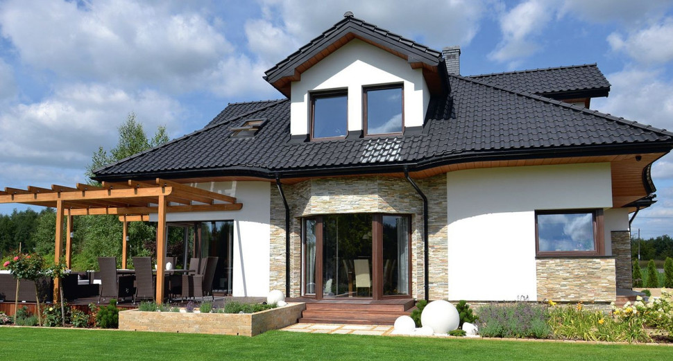 Okna w wykuszu i taras