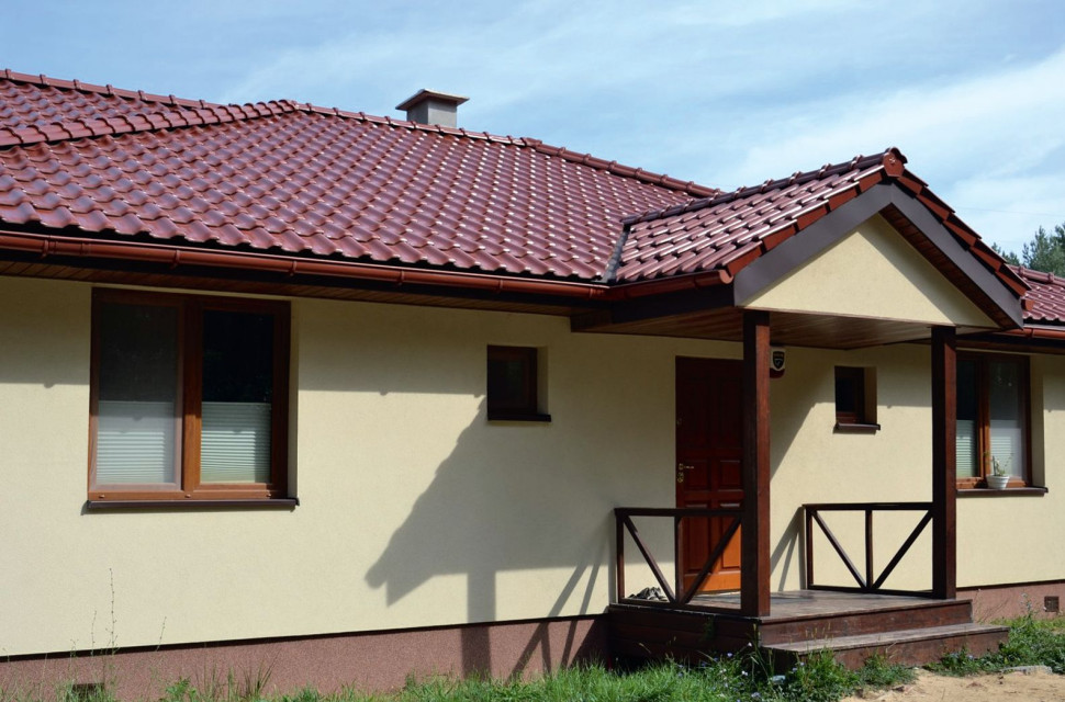 Podłużny parterowy budynek ma wymiary 18 x 10 m