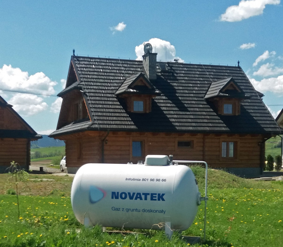 Fot. 1 Przydomowa instalacja zbiornikowa na gaz płynny w Siołkowej k Grybowa