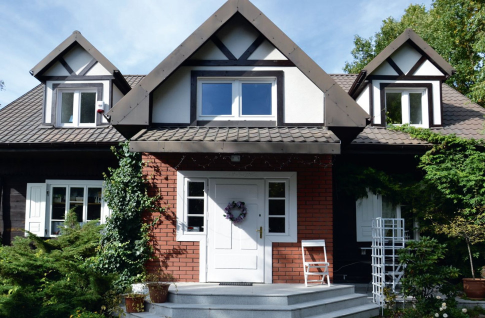 Budynek zachowuje stare wymiary na parterze 13 x 9 m