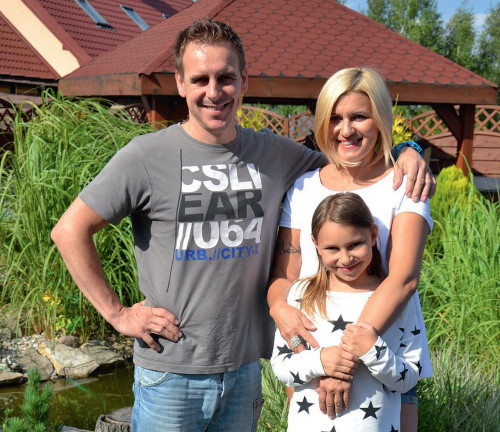 Właściciele domu z córką