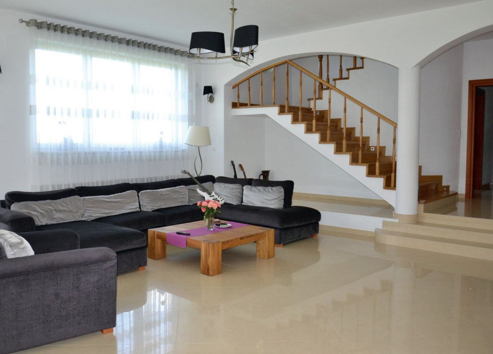 Salon znajduje się niżej niż reszta parteru