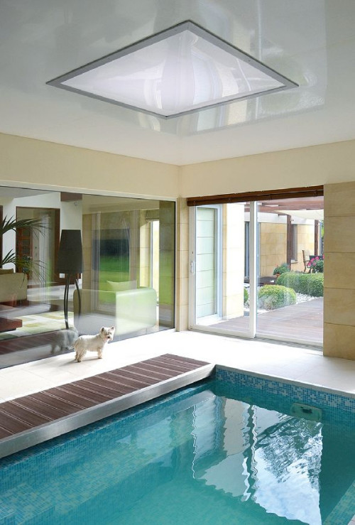 Tafla wody w basenie ma powierzchnię tylko 14 m2, a głębokość niecki z siedziskami - do 1,6 m