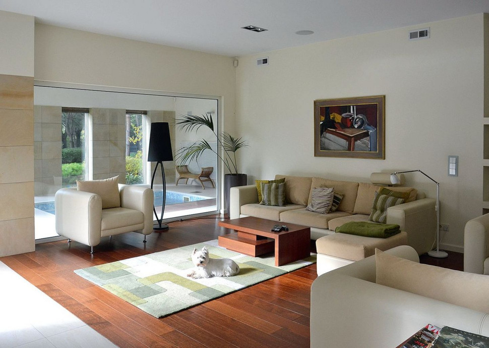 Salon z widokiem na basen