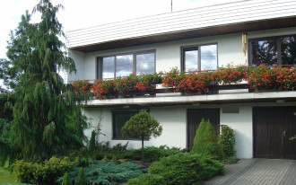 Jak w domu drewnianym zdemontować siding, a przy okazji ocieplić dom i wykończyć go tynkiem?