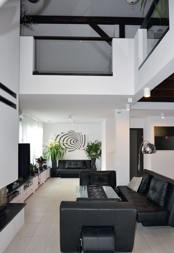 Czarny zestaw wypoczynkowy w salonie