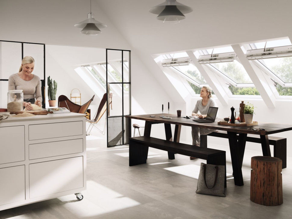 Doświetlone biuro na poddaszu