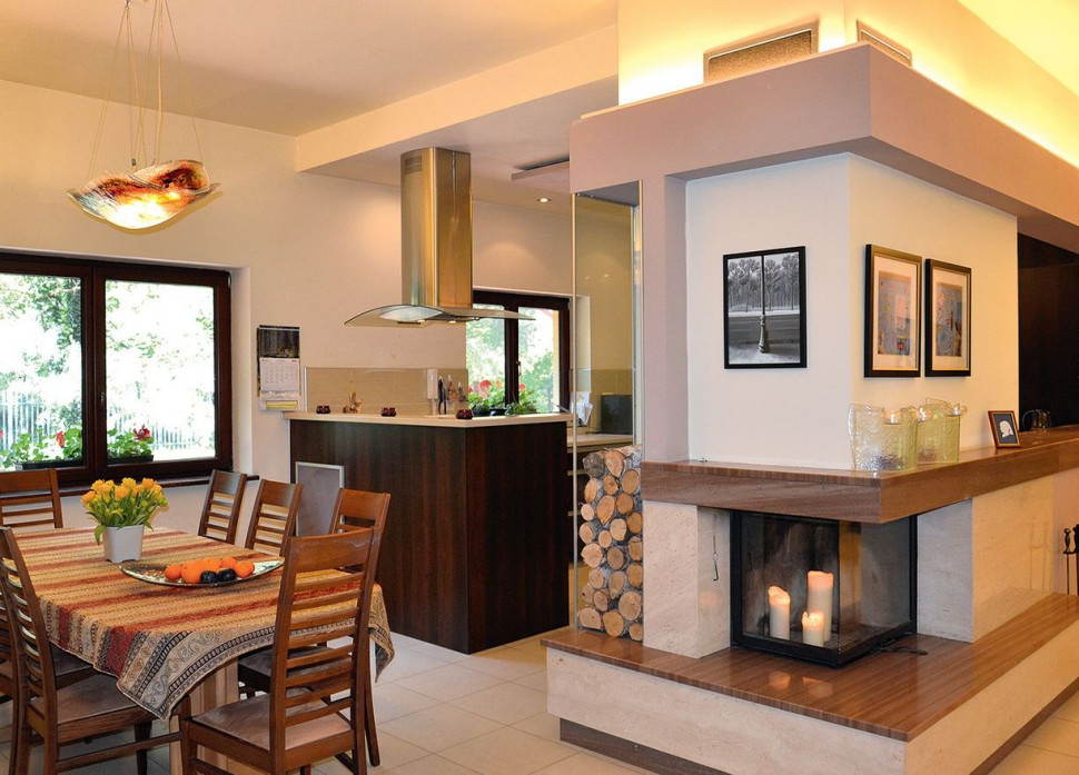 Kominek z narożną szybą podnoszoną do góry