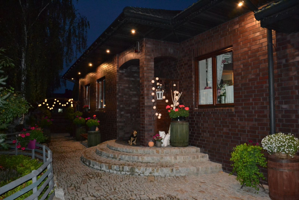 Wieczorem zaczynają też działać łańcuchy z lampami solarnymi