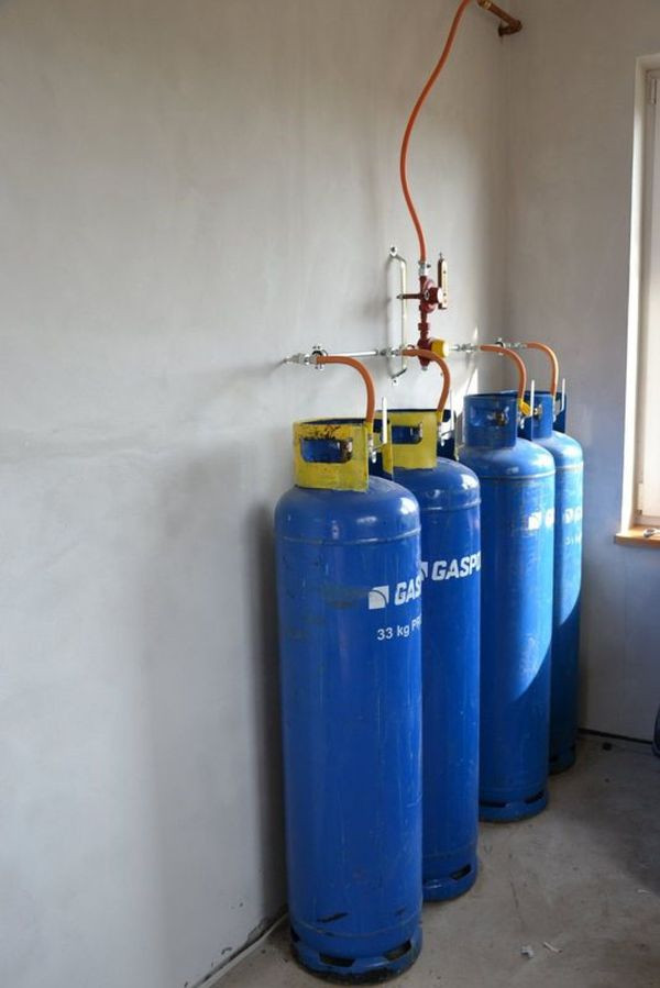 4 butle z gazem propan butan