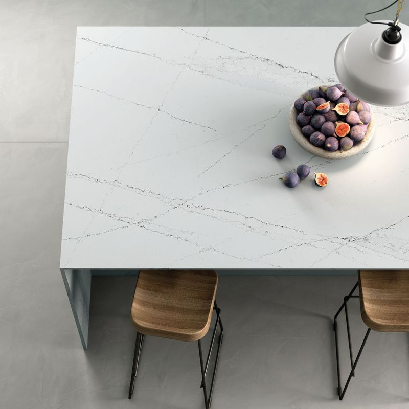 Blat kuchenny wykonany z płyty Silestone Eternal Haze