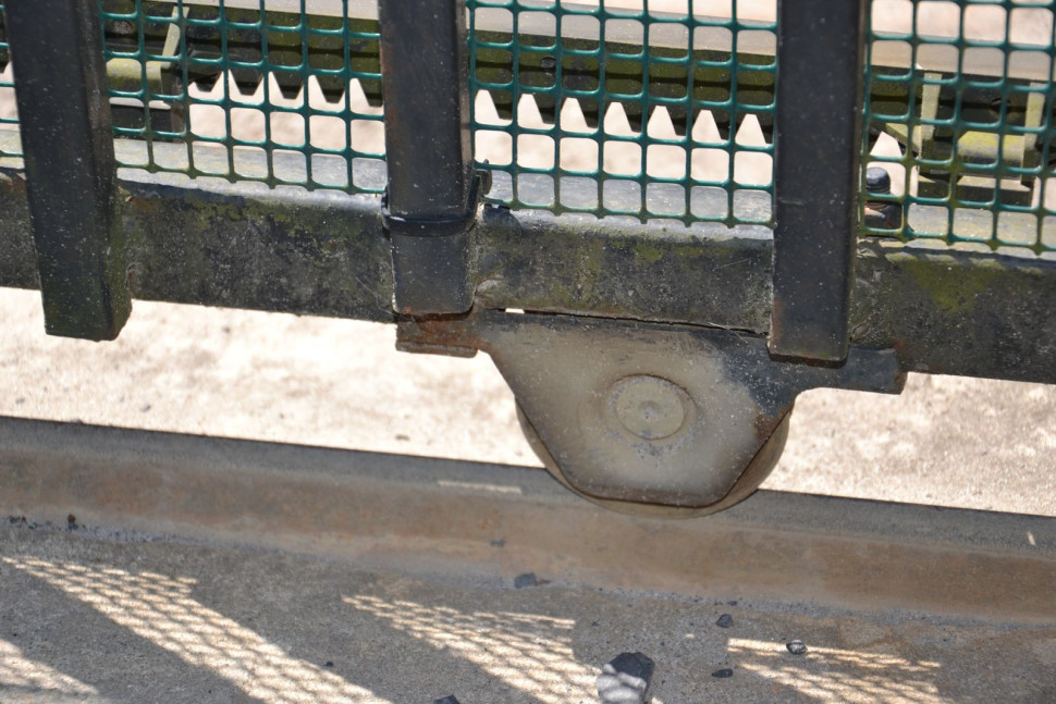 Brama wjazdowa - wersja szynowa na rolkach