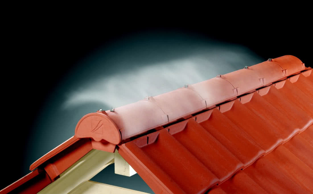 Czym jest kalenica dachu i jakie pełni funkcje?