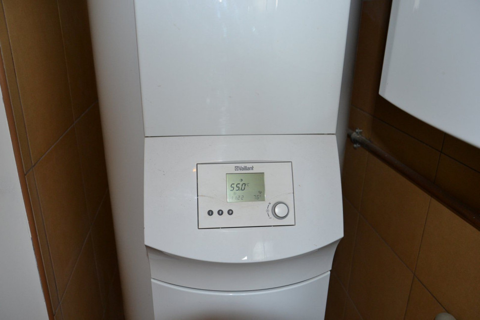 Zasobnik fabrycznie zaopatrzono w automatyczny regulator