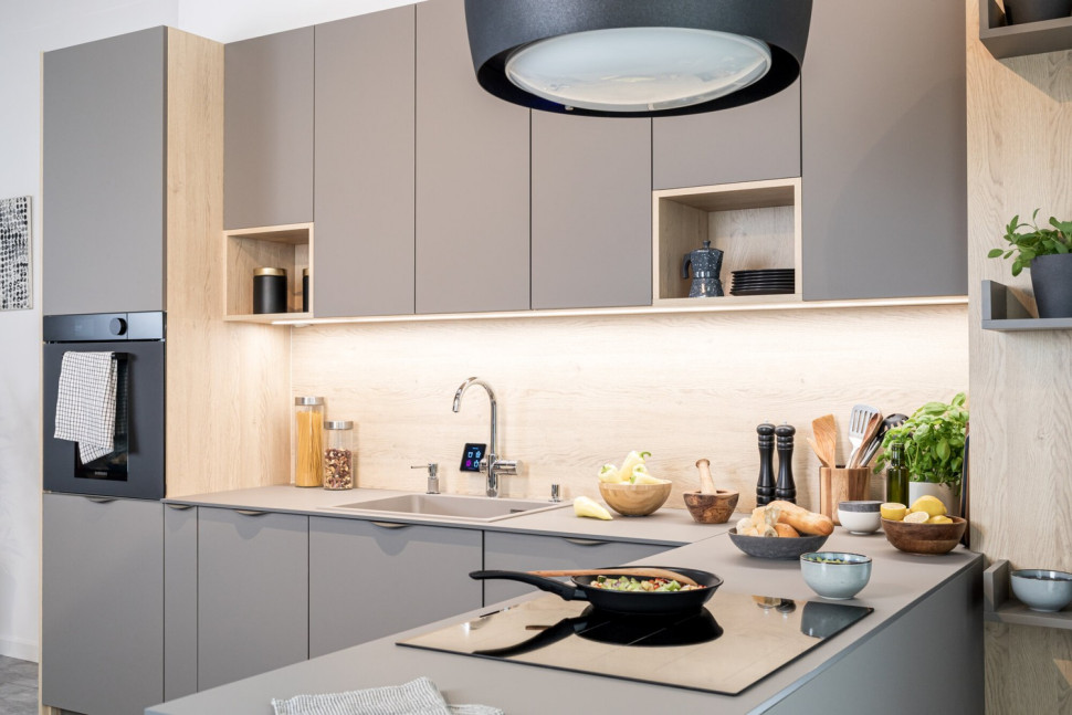 Kuchnia z frontami RAUVISIO brilliant noble matt (fot. REHAU)