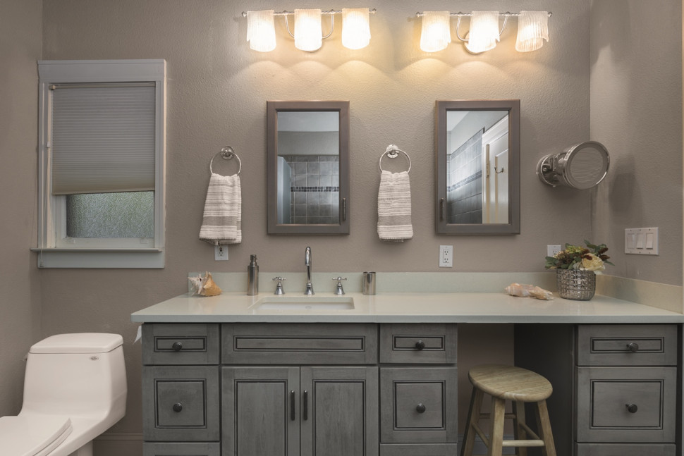 Ściany pomalowane farbą Tikkurila Luja 7 w neutralnym odcieniu 1917