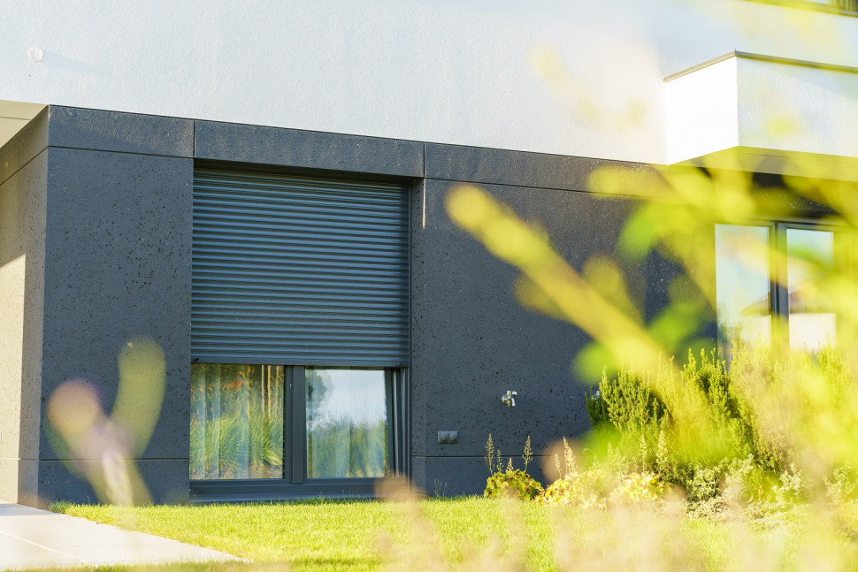 Osłona przeciwsłoneczna na oknach Krispol