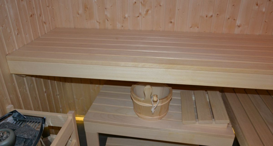 Sauna fińska z piecem do aromaterapii na poddaszu