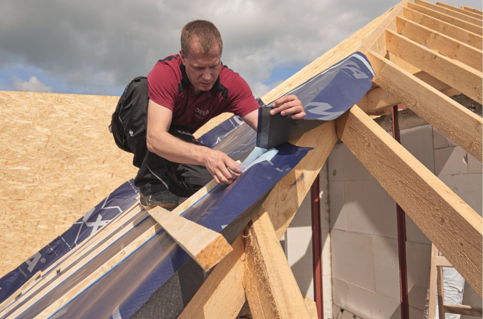 Przyklejenie na zakład membrany dachowej DELTA®-MAXX