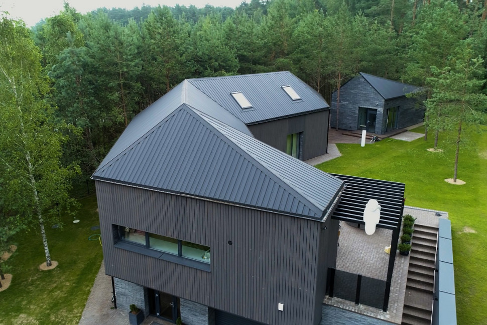 Budynek pokryty blachą trapezową