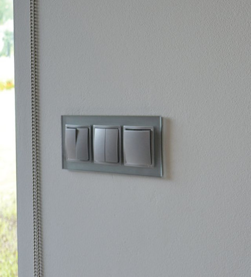 Łączniki klawiszowe do sterowania żaluzjami fasadowymi