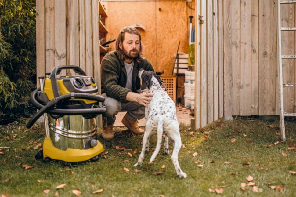 Odkurzacze Kärcher sprawdzą się zarówno w domu, jak i w ogrodzie.