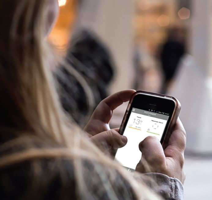 Sterowanie centralą może się też odbywać zdalnie za pomocą aplikacji w telefonie