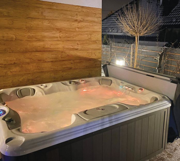 Wanna SPA z wbudowanym oświetleniem do chromoterapii