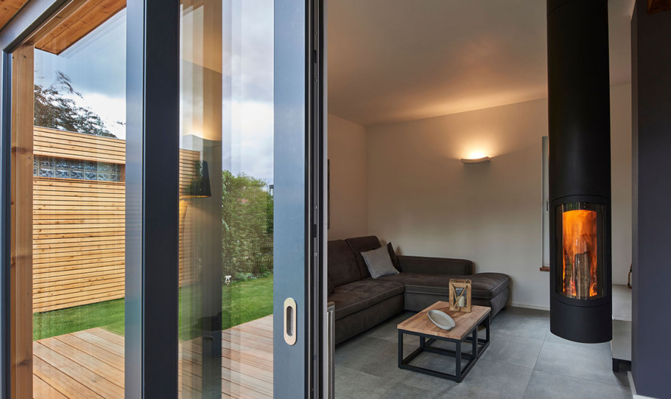 Drzwi balkonowe na profilach GEALAN, z okuciami w systemie HST. fot. OknoPlus