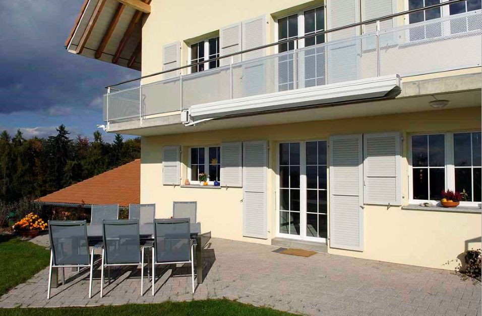 W pozycji zamkniętej tkanina jest starannie zebrana