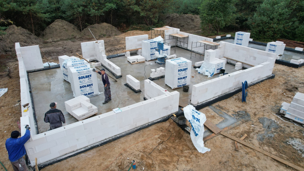 Budowa z bloczków betonu komórkowego SOLBET