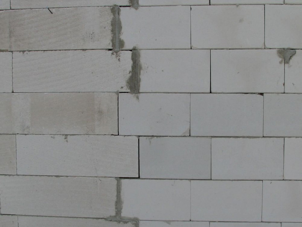 Błędne użycie zaprawy do cienkich spoin zamiast tradycyjnej zaprawy