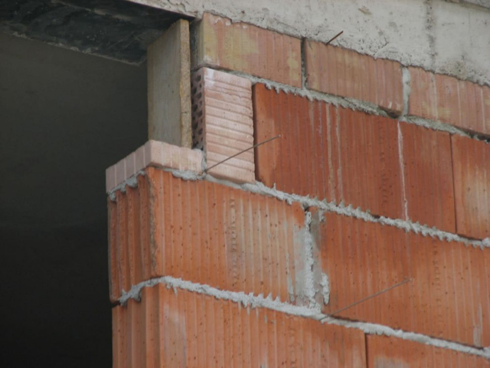 Pustaki wmurowane w niewłaściwym kierunku