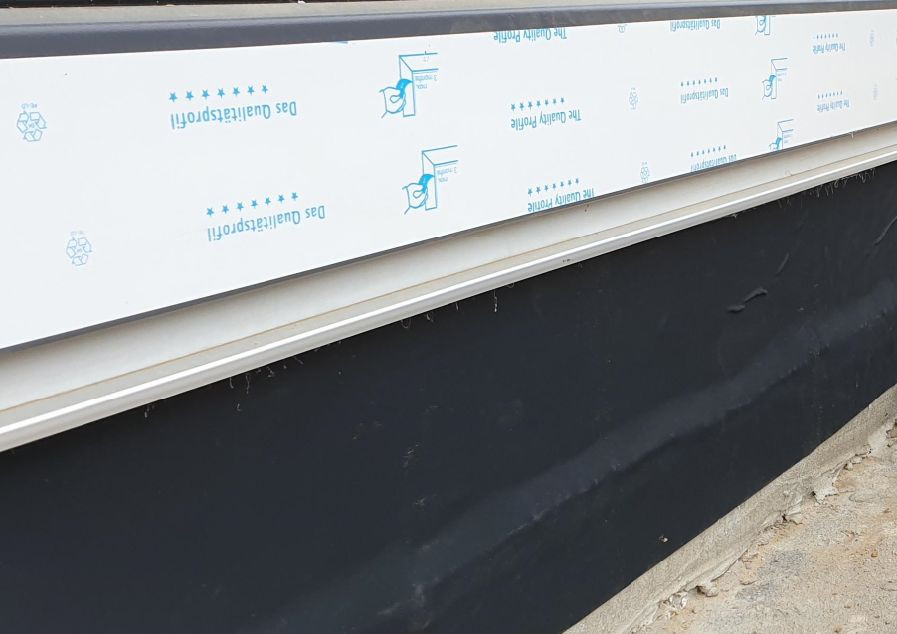 Zewnętrzna hydroizolacja progu tarasowego. Fot. Vetrex