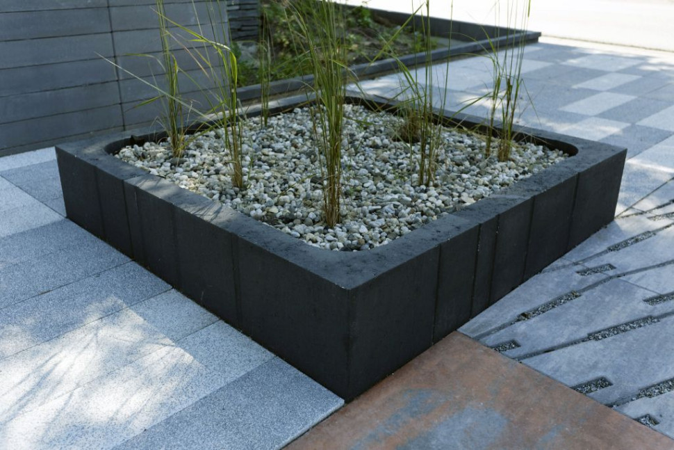 Betonowe elementy takie jak L-ka Tigela z oferty Polbruk