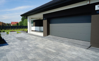 Z czego wykonać solidny podjazd do garażu?
