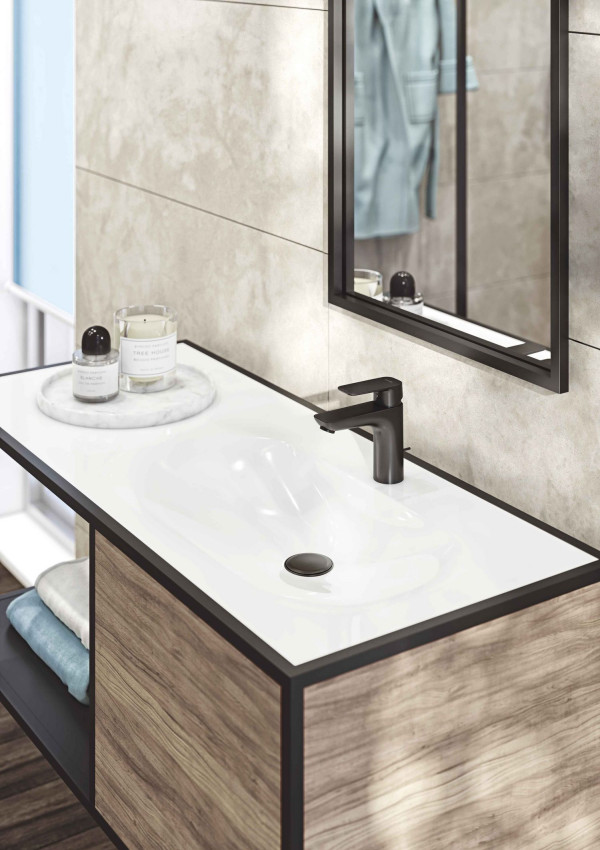 Armatura z serii Kludi Pure&Style w kolorze czarny mat