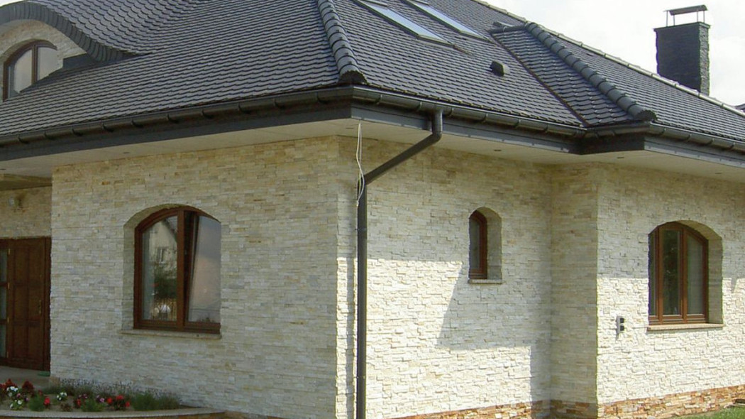 Ciężkie parapety zewnętrzne w ścianie trójwarstwowej