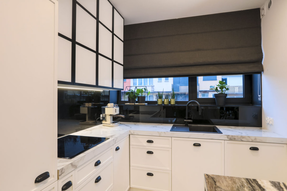 Rolety rzymskie doskonale sprawdzą się m.in. w kuchni