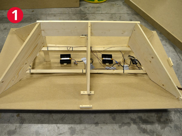 Konstrukcja imitująca powierzchnię dachową