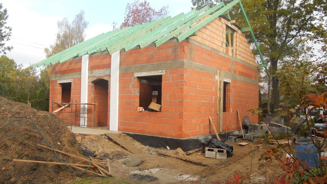Murowane ściany dwuwarstwowe małego domu za 82 000 zł