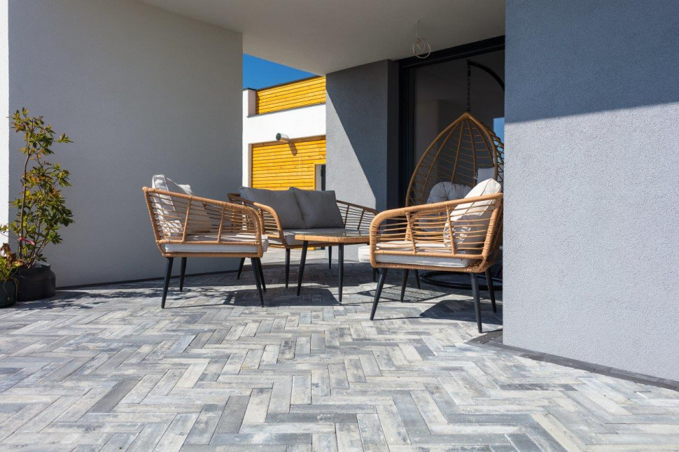 Realizacja tarasu z kostką Polbruk Metrik