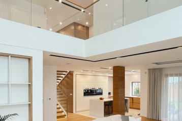 Jasna podłoga Finishdeska o dwuwarstwowej konstrukcji