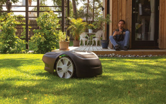 Dlaczego warto zdecydować się na robota koszącego? Jakie zalety ma takie urządzenie?
