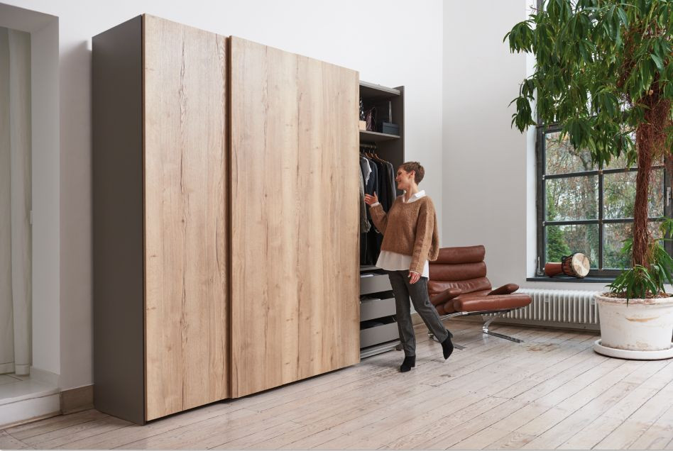 W systemie TopLine XL szafy mogą być 2-, 3- lub 4-drzwiowe, są bardzo komfortowe a także proste w montażu