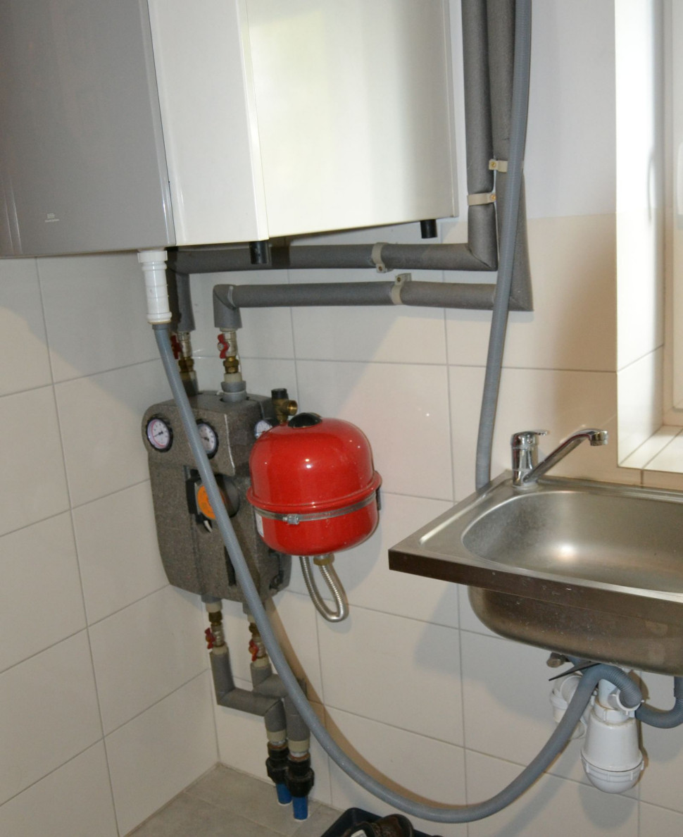 Wejście rur z glikolem przez płytę fundamentową