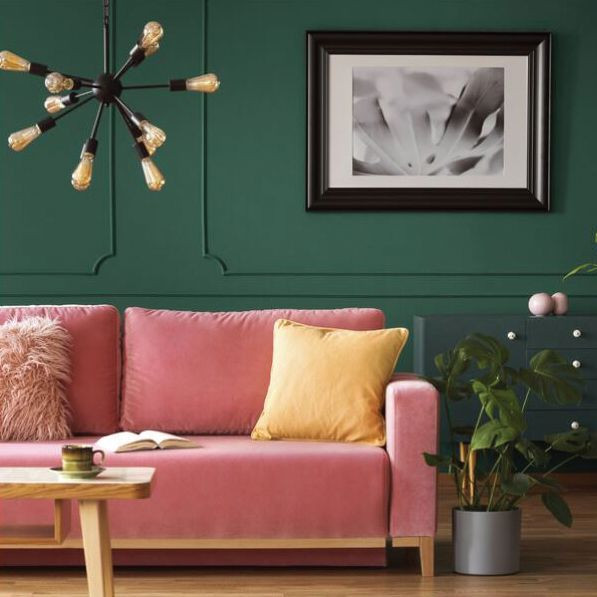 Listwy styropianowe można malować na dowolny kolor farbami do ścian - tu na zielono